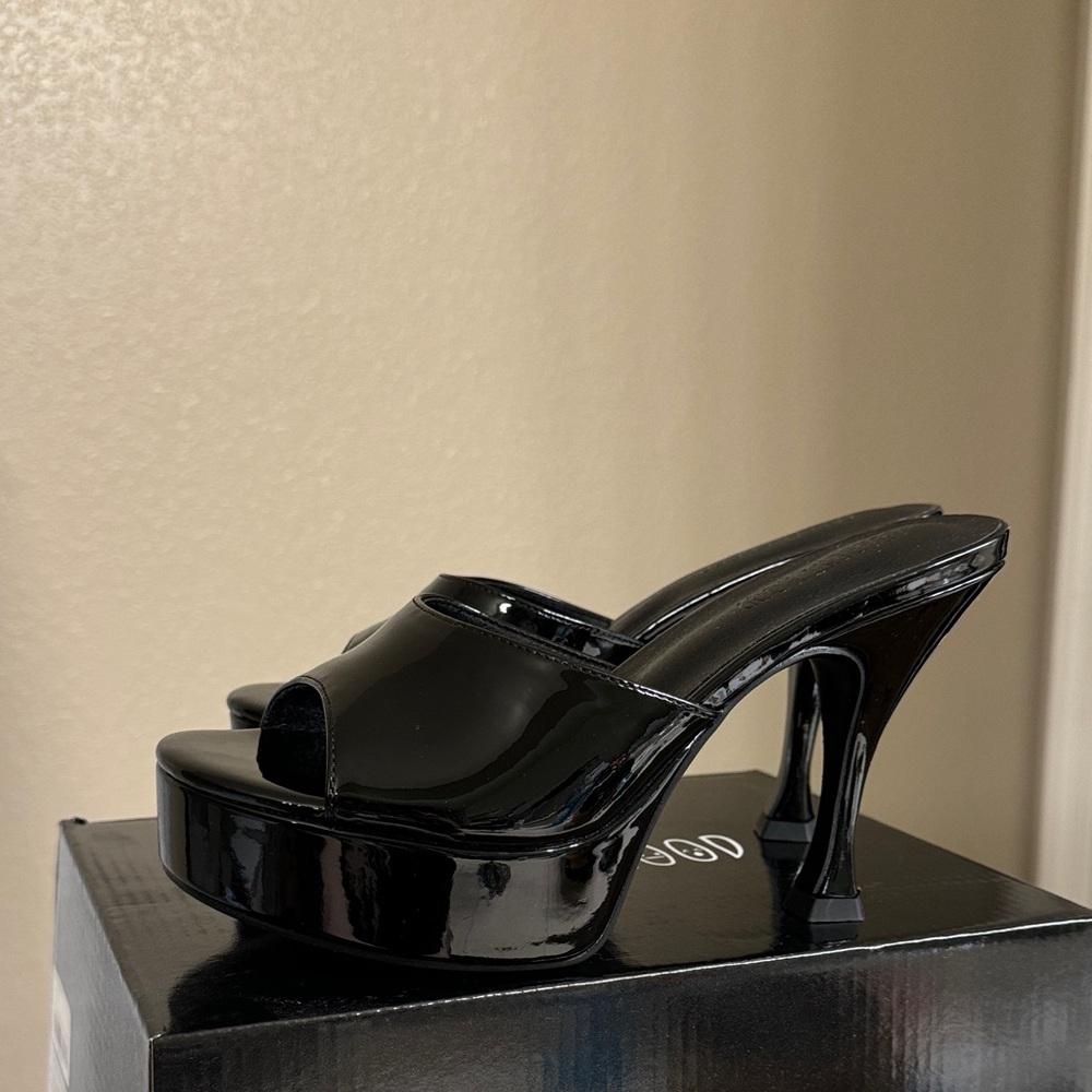 Current Mood Shiny Black Platform Mules